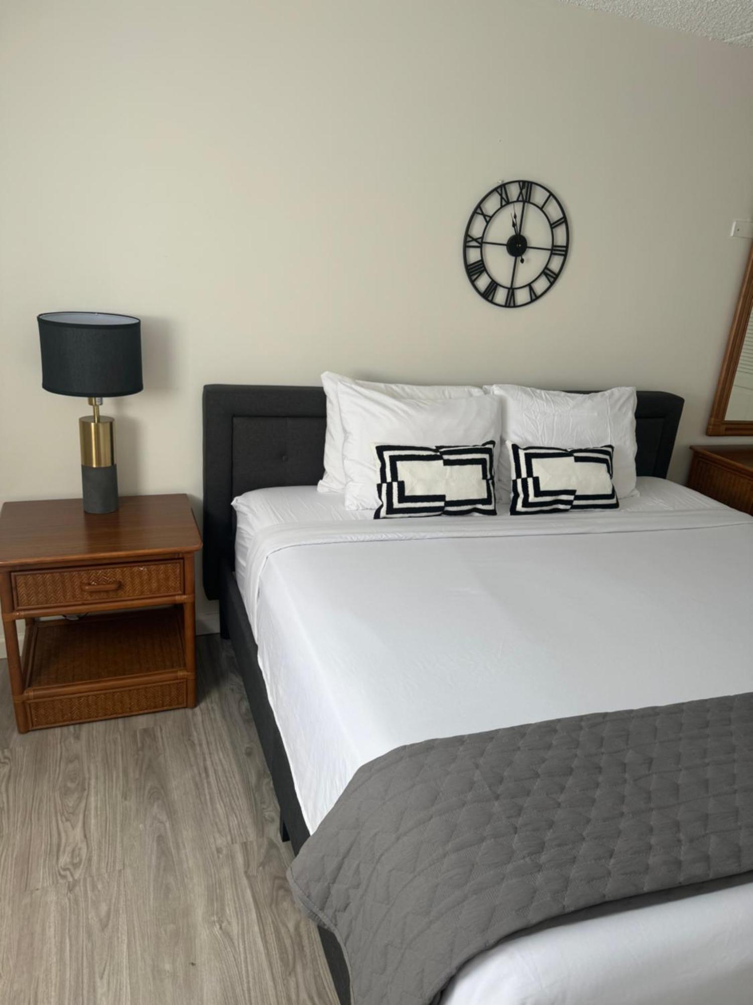 1508- Heart Of Waikiki With Kitchen-Free Parking-King Bed-Corner Unit Apartment โฮโนลูลู ภายนอก รูปภาพ